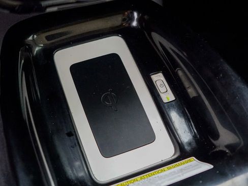 Used 2016 Toyota Prius Three image 26