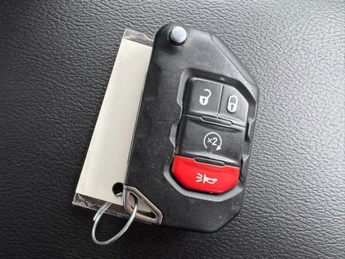 Used 2022 Jeep Gladiator Overland w/ Cold Weather Group image 27