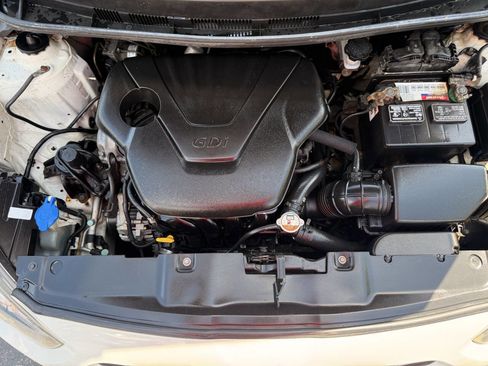 Used 2012 Hyundai Accent GS image 23