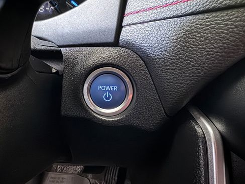 Used 2021 Toyota RAV4 SE image 18