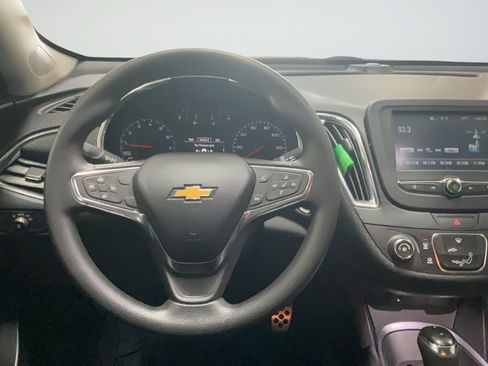 Used 2017 Chevrolet Malibu LT FWD image 13