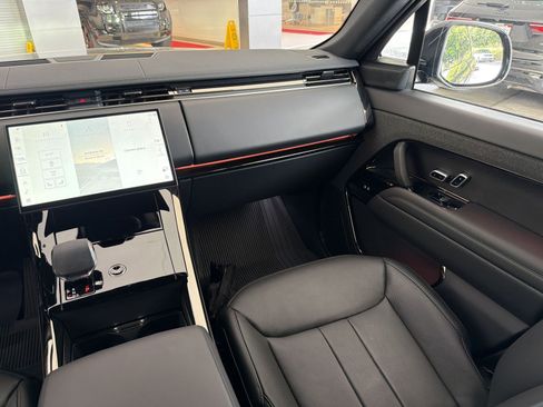 Used 2025 Land Rover Range Rover Sport SE AWD/4WD image 29