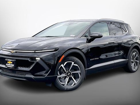 New 2026 Chevrolet Equinox EV LT image 2