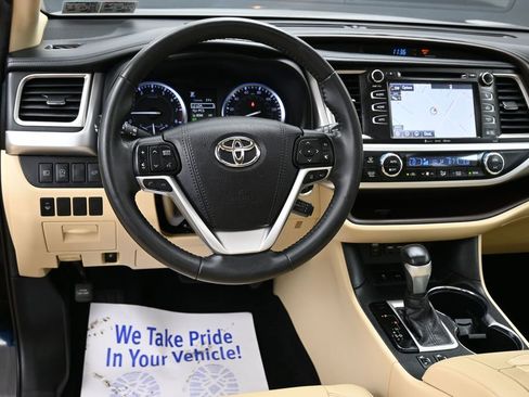 Used 2019 Toyota Highlander XLE AWD/4WD image 38