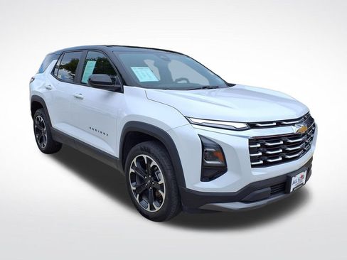Used 2025 Chevrolet Equinox LT FWD image 3