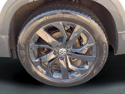 Used 2023 Volkswagen Taos SE image 11