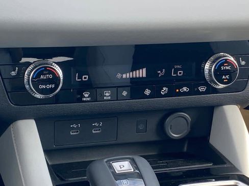 New 2025 Mitsubishi Outlander SE image 6