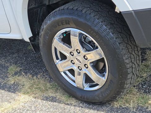 Used 2025 Ford Ranger XLT w/ Chrome Accent Package RWD image 11