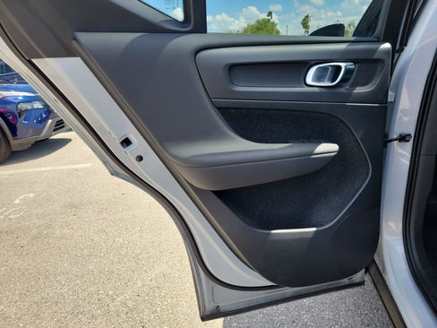 Used 2020 Volvo XC40 T4 R-Design w/ Protection Package Premier image 14