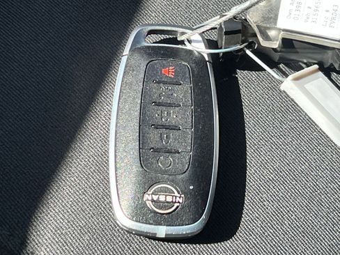 Used 2025 Nissan Pathfinder SV image 25