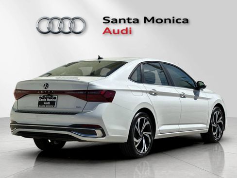 Used 2025 Volkswagen Jetta SEL image 2