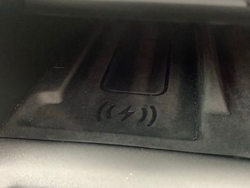 Used 2023 Land Rover Discovery S image 24