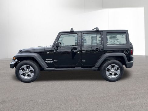 Used 2017 Jeep Wrangler Unlimited Sport w/ Connectivity Group AWD/4WD image 5