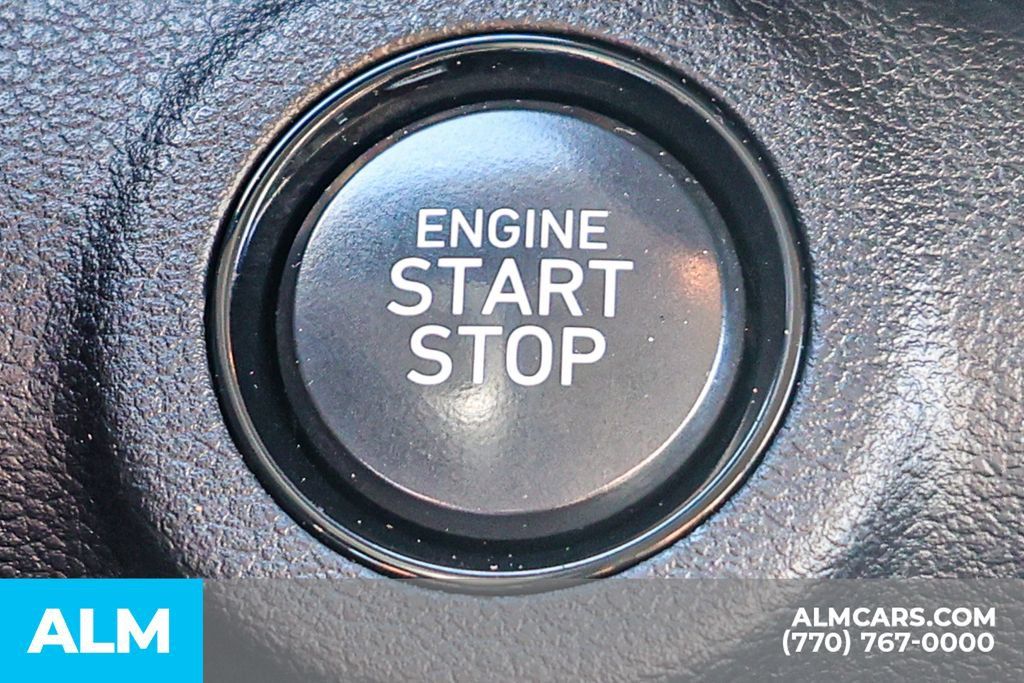 Used 2025 Hyundai Venue SEL FWD image 41