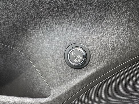 Used 2021 Buick Envision Essence w/ Technology Package I AWD/4WD image 10