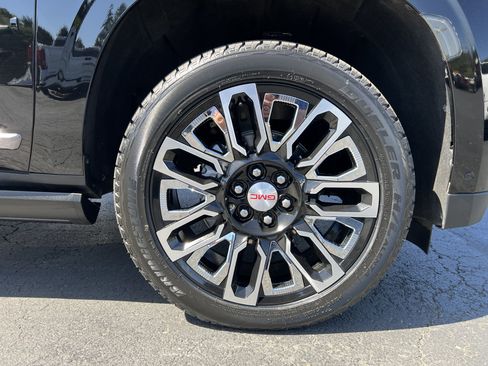 Used 2024 GMC Yukon XL Denali Ultimate AWD/4WD image 11
