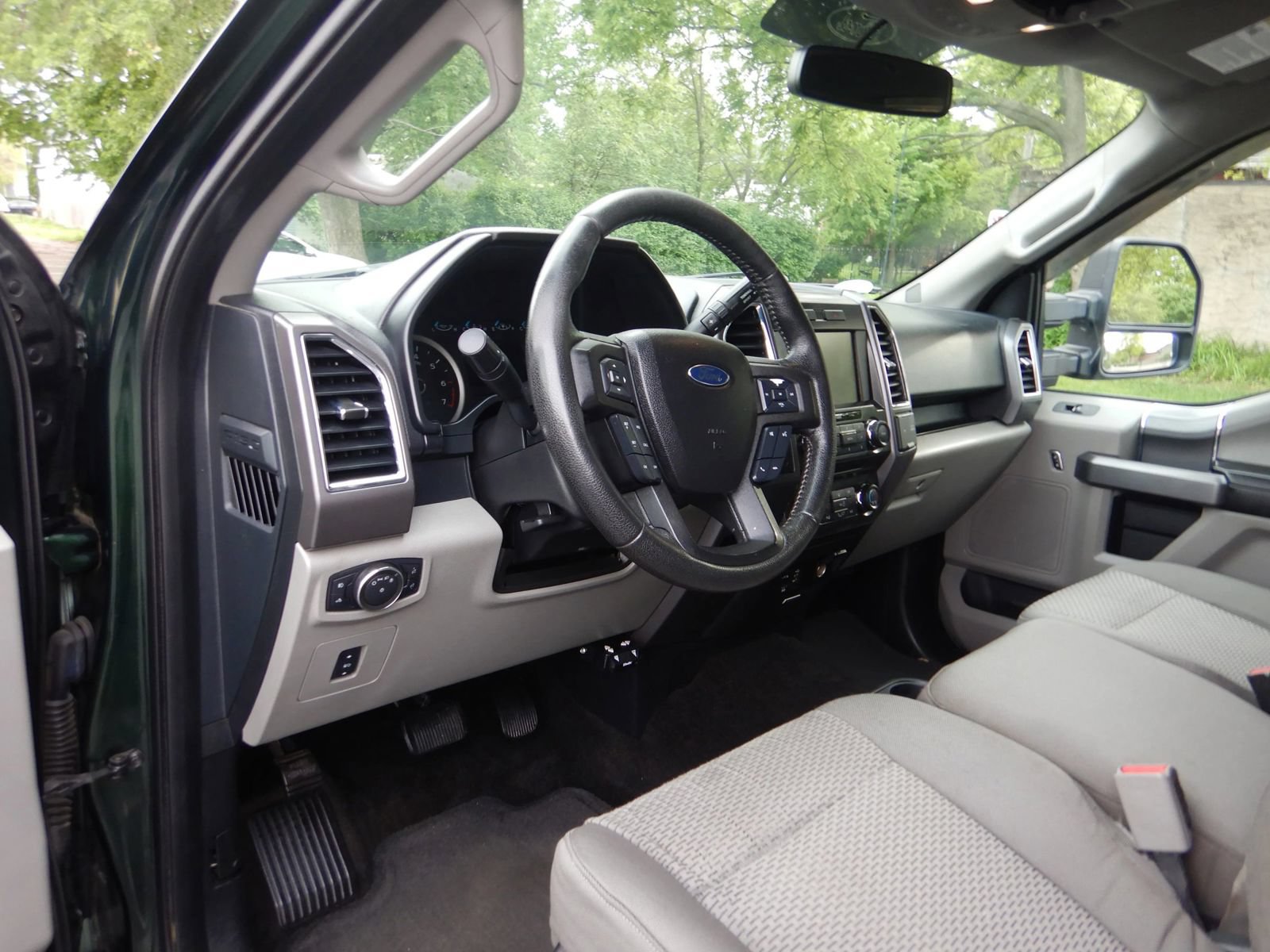 Used 2015 Ford F150 XLT w/ Equipment Group 302A Luxury AWD/4WD image 13