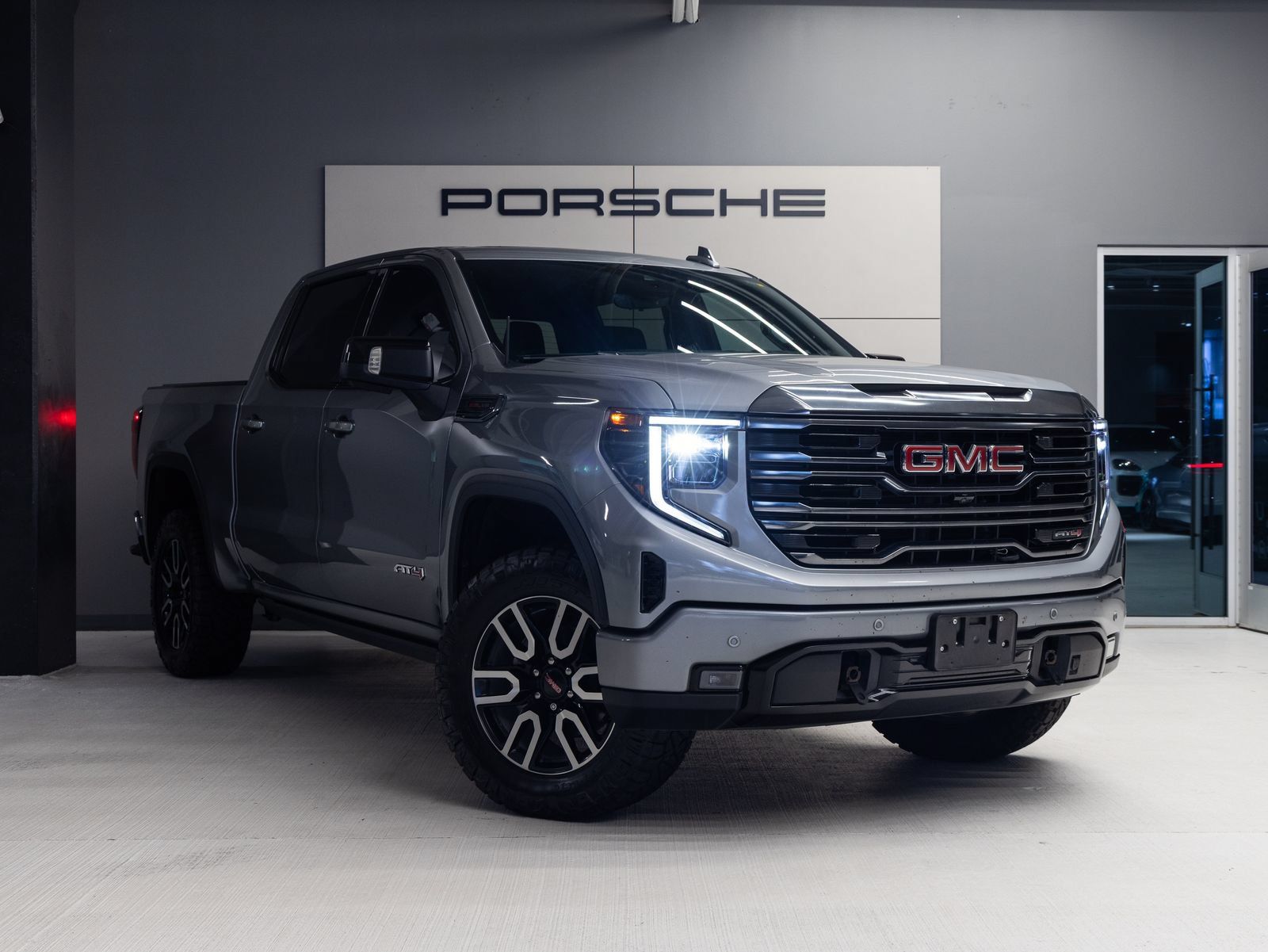 Used 2023 GMC Sierra 1500 AT4 w/ Technology Package AWD/4WD image 9