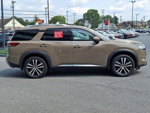 Certified 2023 Nissan Pathfinder Platinum w/ Cargo Package AWD/4WD image 8