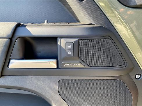 Used 2025 Land Rover Defender 110 S image 34