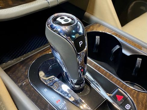 Used 2018 Bentley Bentayga AWD/4WD image 42