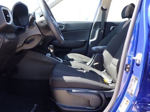 Used 2024 Hyundai Venue SEL image 10