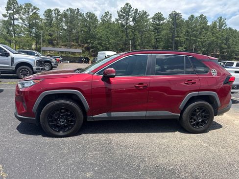 Used 2019 Toyota RAV4 XLE w/ Convenience Package FWD image 4