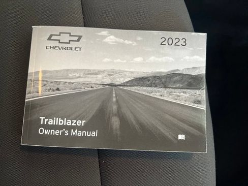 Used 2023 Chevrolet TrailBlazer LT w/ Convenience Package FWD image 25