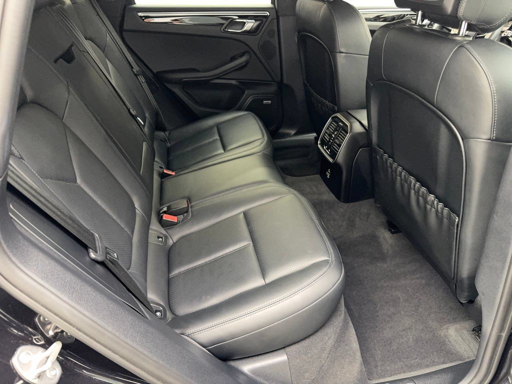 Used 2024 Porsche Macan Turbo AWD/4WD image 38