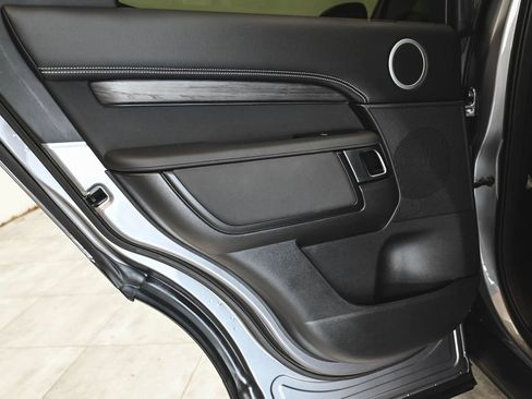 Used 2022 Land Rover Discovery S R-Dynamic AWD/4WD image 12