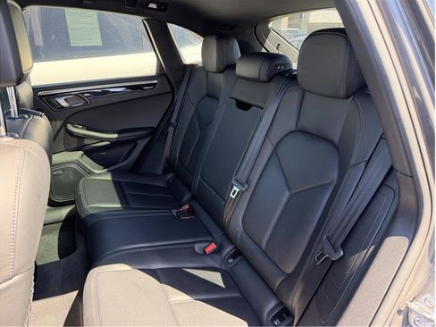 Used 2018 Porsche Macan Sport Edition image 27