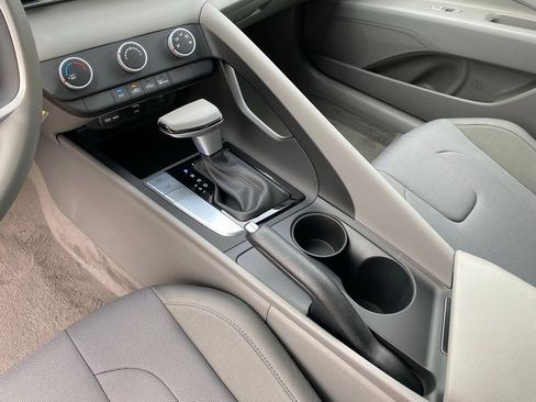 New 2026 Hyundai Elantra SE FWD image 13