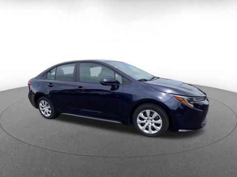 Used 2025 Toyota Corolla LE FWD image 2