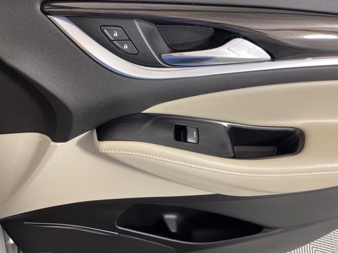 Used 2018 Buick Enclave Premium image 24