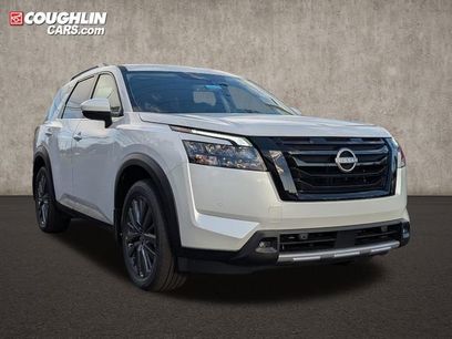 New 2025 Nissan Pathfinder SL w/ SL Premium Package