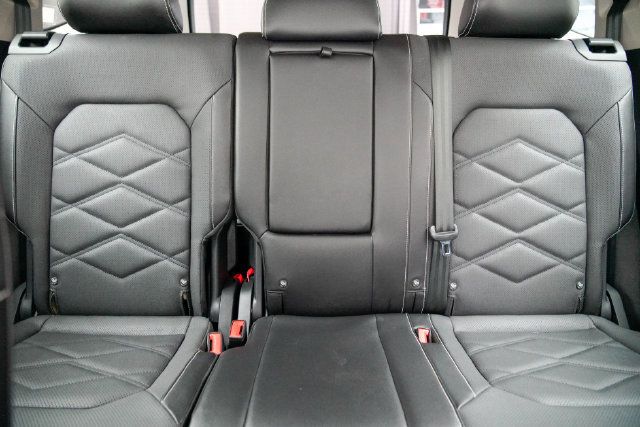 Used 2024 Volkswagen Atlas SE AWD/4WD image 15