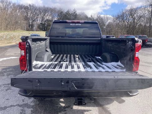 Used 2024 Chevrolet Silverado 2500 Custom w/ Custom Value Package image 11