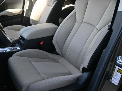 Used 2024 Subaru Ascent Premium w/ Convenience Package image 16