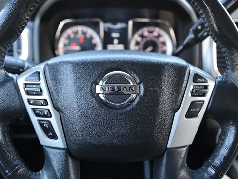Used 2017 Nissan Titan SL image 43