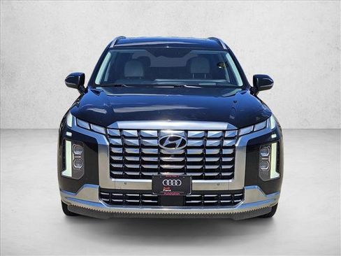 Used 2024 Hyundai Palisade Calligraphy FWD image 2