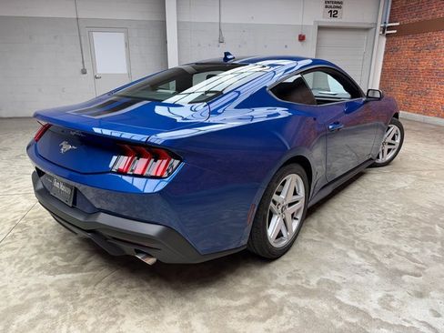 Used 2024 Ford Mustang Coupe image 5