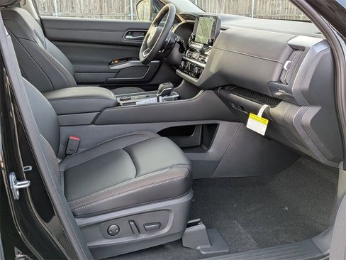 New 2025 Nissan Pathfinder SL image 21