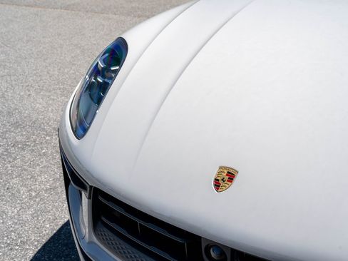 Certified 2023 Porsche Macan AWD/4WD image 18