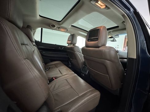 Used 2017 Lincoln MKT FWD image 25