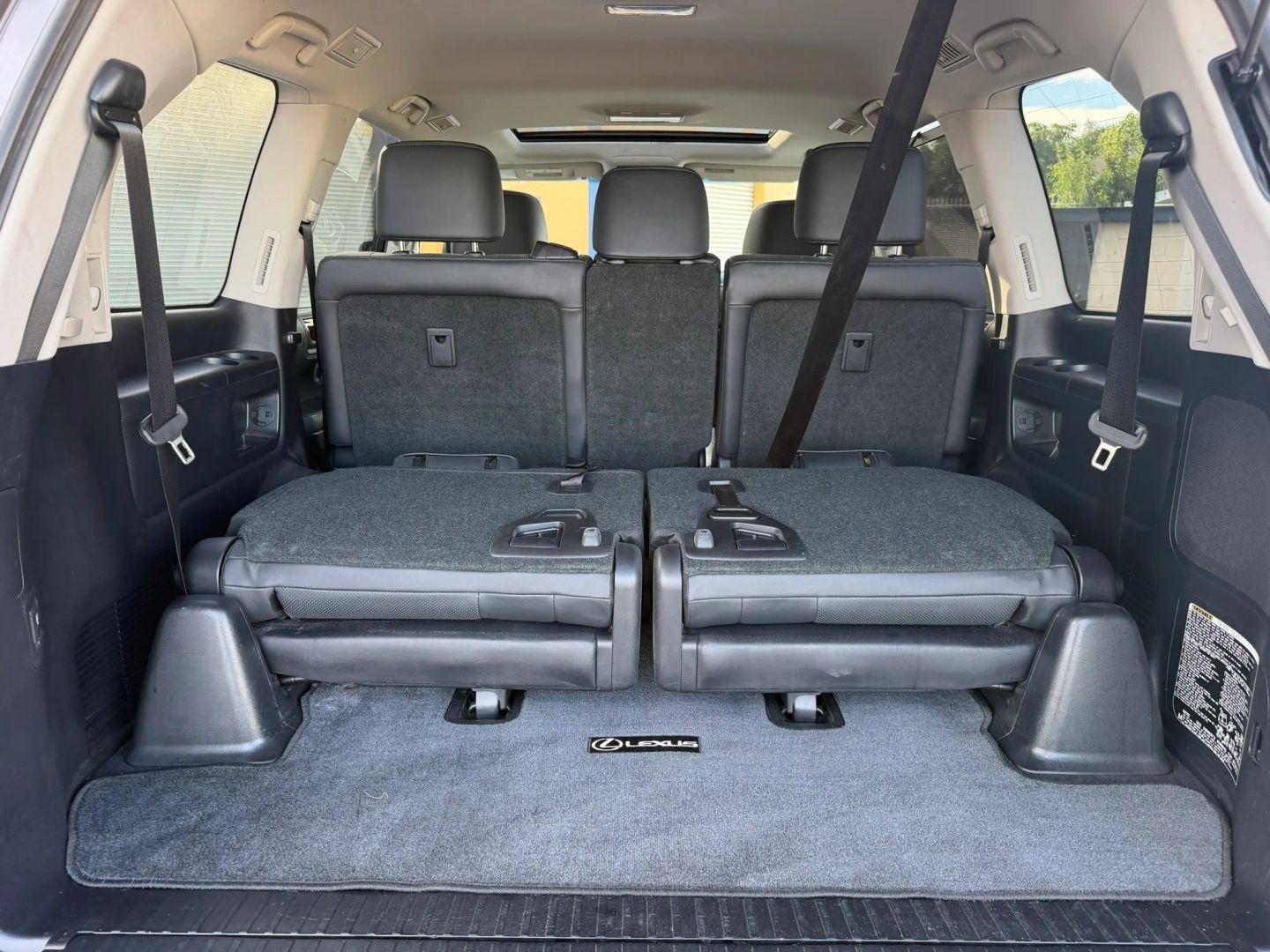Used 2016 Lexus LX 570 4WD w/ Luxury Package image 14