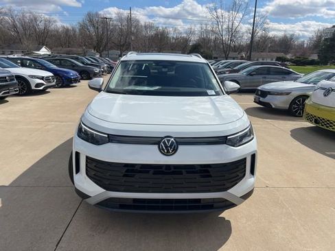 New 2026 Volkswagen Tiguan SE image 2