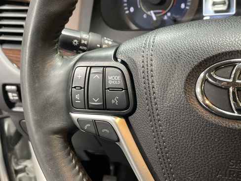 Used 2020 Toyota Sienna Limited Premium image 19