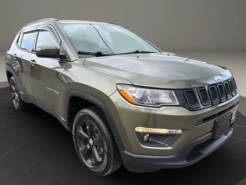 Used 2019 Jeep Compass Latitude AWD/4WD image 3