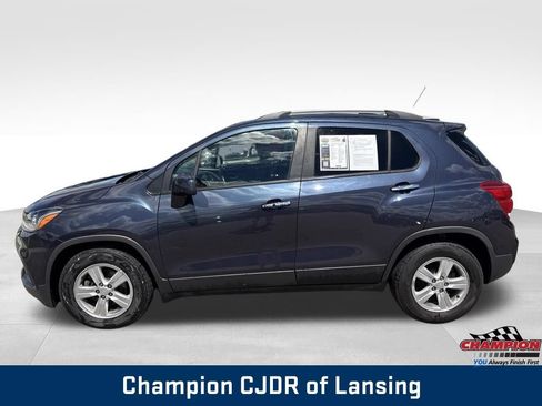Used 2019 Chevrolet Trax LT w/ LT Convenience Package FWD image 4