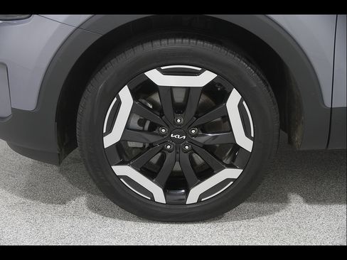 Used 2024 Kia Telluride S w/ S Sunroof Package AWD/4WD image 4